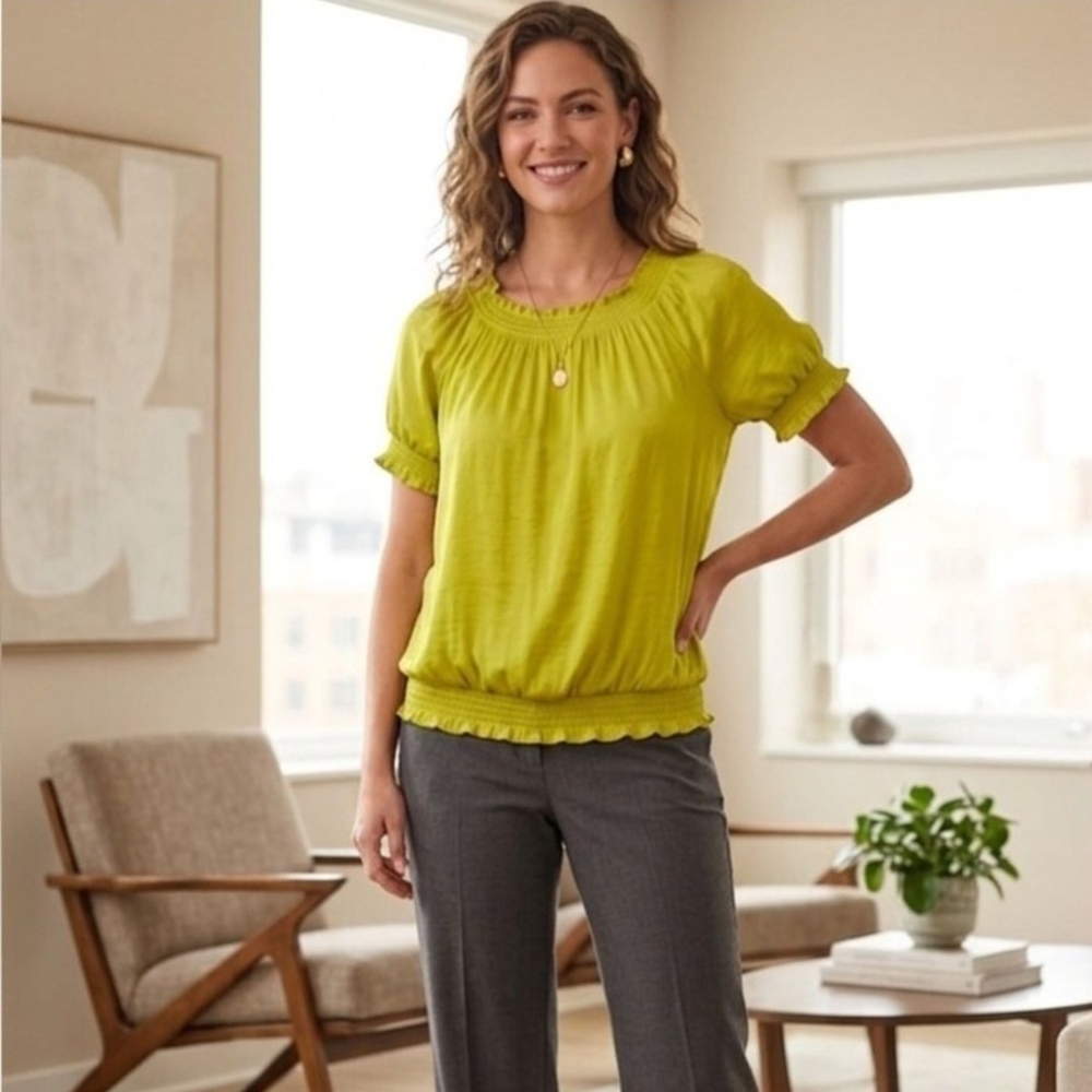 Alfani Vibrant Green Ruffle Blouse. Size 6